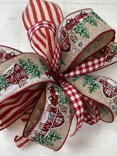 Bow Making Tutorials Trendy Tree, Scrap Bows Ribbons, Ribbon Christmas Crafts Diy, Things To Make With Ribbon Diy, Holiday Bows Diy How To Make, Making Bows For Presents, Diy Christmas Bows For Tree, Christmas Bows For Gifts, Loop Bows How To Make