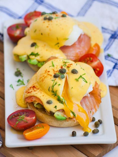 Salmon Eggs Benedict, Smoked Salmon Eggs, Bacon And Cheese Quiche, Salmon Smoked, Best Smoked Salmon, Smoked Salmon And Eggs, Benedict Recipe, Food Salmon, Recipe For Hollandaise Sauce