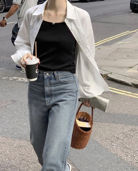 Outfit Sporty, Outfit Korean Style, Simple Style Outfits, Instagram 2023, 여름 스타일, Korean Casual Outfits, Casual Day Outfits, Stylish Work Outfits, Easy Trendy Outfits