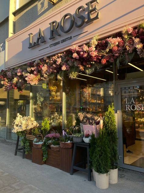 beautiful nature flowers recommendations larose flowershop aesthetic summer Flower Coffee Book Shop, Flowershop Aesthetic, Florist Cafe, Boutique Aesthetic, Flower Shop Interiors, Flower Shop Decor, Flower Cafe, Flower Shop Design, Flower Boutique