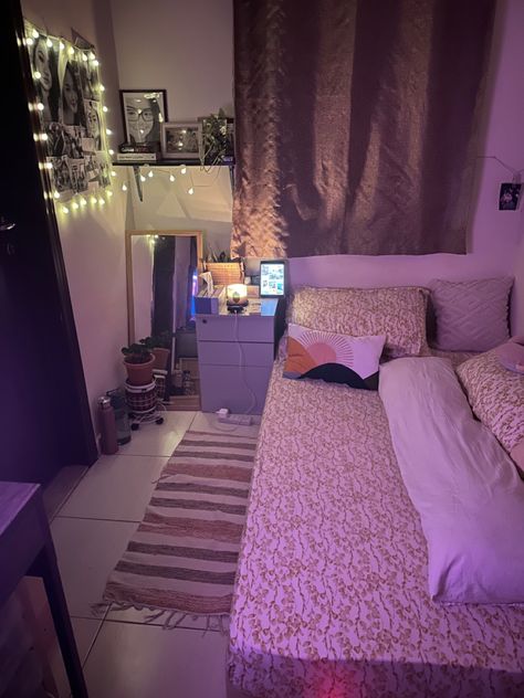 Mini Room Decor Small Spaces, Rented Flat Decor Ideas, Bilik Aesthetic, Bedsitter Ideas Small Spaces Kenya, Bilik Kecil, Beautiful Dorm Room, Small Room Makeover, Bedroom Ideas For Small Rooms Cozy, Bedroom Ideas For Small Rooms Diy