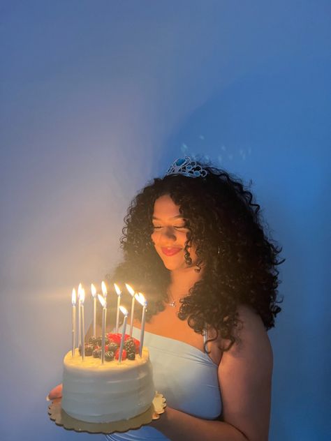 17th Birthday Ideas, Birthday Shots, Birthday Cake Pictures, Cute Birthday Pictures, 21st Birthday Photoshoot, Birthday Ideas For Her, Cute Birthday Ideas, Extension Hair, 22nd Birthday