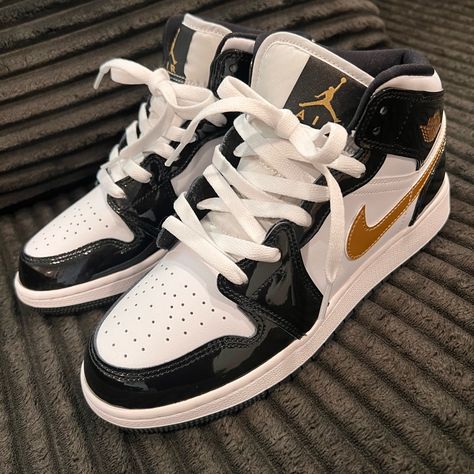 Never Worn. New Condition. No Box But Completely New. Size 6.5 In Boys, 8 In Women’s Jordans Air Force 1, High Top Jordans Outfit, Tenis Nike Jordan, Estilo Nike, Hoop Shoes, Tenis Jordan, Zapatillas Nike Jordan, Zapatillas Jordan Retro, Jordan Shoes For Women