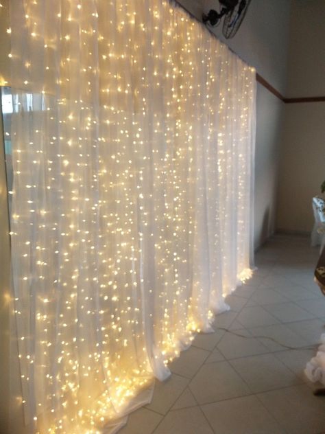 Fairy Graduation Party, Prom Decoration Ideas High Schools, White Drapes Wedding, Fairy Light Backdrops, High School Graduation Party Ideas, Wall Drapes, Sheet Curtains, Draping Wedding, Fairy Lights Wedding