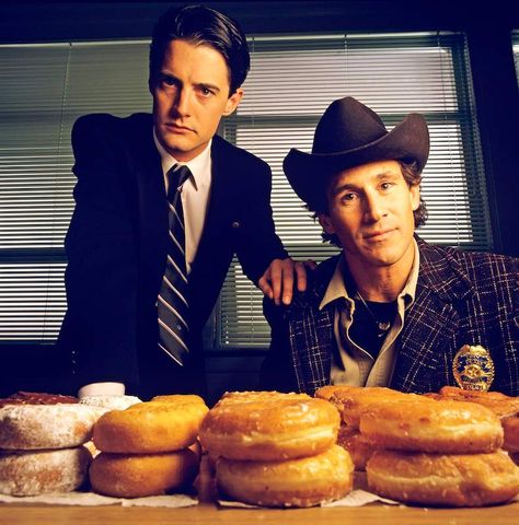 Cooper, Sheriff and Doughnuts Twin Peaks Cast, Twin Peaks Movie, Dana Ashbrook, Dale Cooper Twin Peaks, Michael Ontkean, Twin Peaks Tv, Twin Peaks 1990, Agent Cooper, Agent Dale Cooper