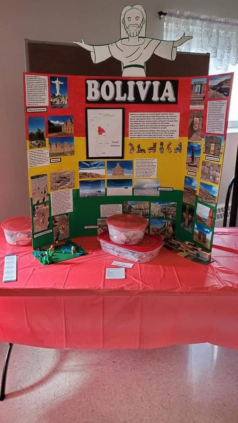 This display board represents thecountry of Bolivia. The colors of the Bolivian flag are in the background. Cultural Night Poster, Trifold Display Board Ideas, Country Poster Board Ideas, Tri Fold Poster Board Ideas Creative, Mexico Poster Board Project, Trifold Poster Board Ideas Creative, Tri Fold Poster Board, Trifold Board, Tri Fold Poster