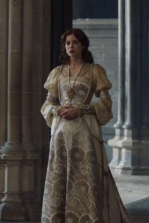 The Spanish Princess Dresses, Spanish Princess Dress, Tudor Fashion Women, Golden Wedding Dress, Historic Dresses, Period Dresses, The Spanish Princess, Tudor Gown, Dream Costume