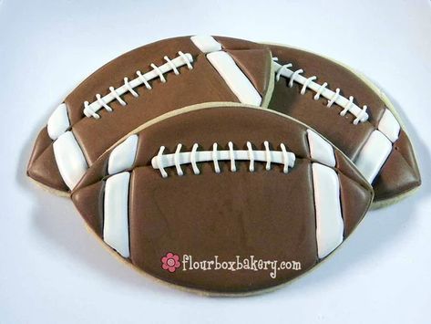 Football Sugar Cookies, Football Cookies, Cookie Decorating Kit, Flooding Cookies, Football Party Food, Football Cake, Salty Cake, Cookie Favors, Cookie Inspiration