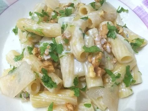 Rigatoni pasta with Gorgonzola sauce, pear, and walnuts – Ideas at Cook With Antonio Gorgonzola Pear Pasta, Pear And Gorgonzola Pasta, Pear Gorgonzola Pasta, Pasta With Gorgonzola, Pear Pasta Recipe, Gorgonzola Pasta Sauce, Pear Pasta, Gorgonzola Recipes, Gorgonzola Pasta