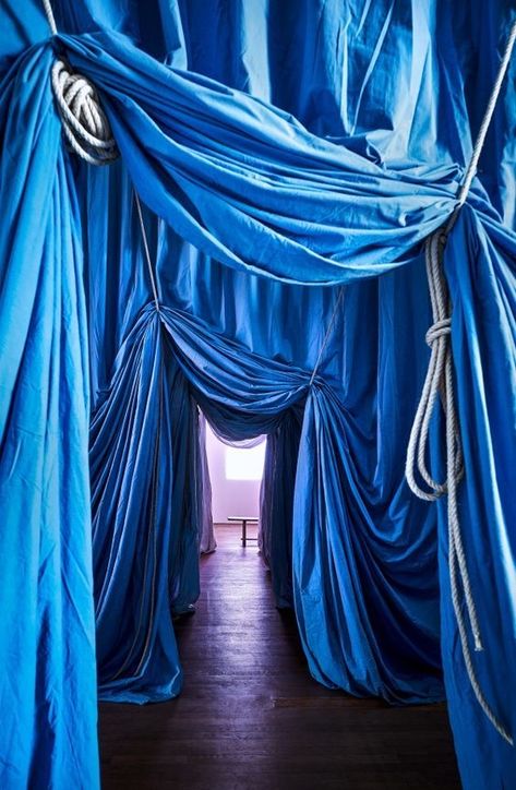 Conception Scénique, Theatre Curtains, Fabric Installation, Scene Design, Stage Set, Scenic Design, Stage Design, Draped Fabric, Set Design