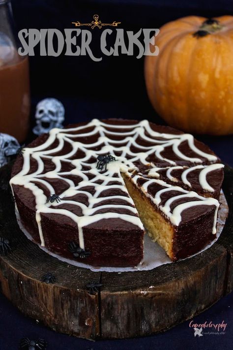 Halloween Cake Recipes, Pasteles Halloween, Spider Cake, Easy Halloween Snacks, Halloween Buffet, Postres Halloween, Recetas Halloween, Dulces Halloween, Halloween Party Snacks