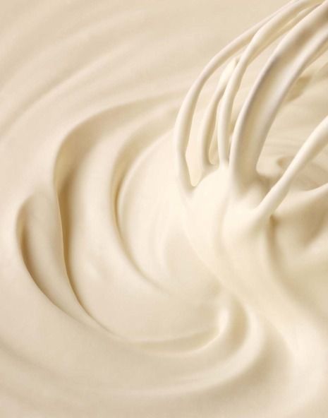 Whipping Cream- real whip cream is heavenly, no comparison to cool whip Creme Dessert Vanille, Grandma's Kitchen, Food Texture, Creme Dessert, Cadbury Chocolate, Drink Photography, Cream Aesthetic, Food Drink Photography, Food Ads