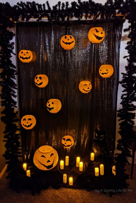 Easy DIY Floating Pumpkin Halloween Display Diy Backdrop Halloween, Halloween Party Photo Backdrop Diy, Halloween Party Backdrop Photo Booths, Halloween Photo Booth Diy, Halloween Booth Ideas, Halloween Photo Booth Ideas, Halloween Photo Backdrop Diy, Halloween Photo Booth Backdrop, Diy Halloween Photo Backdrop