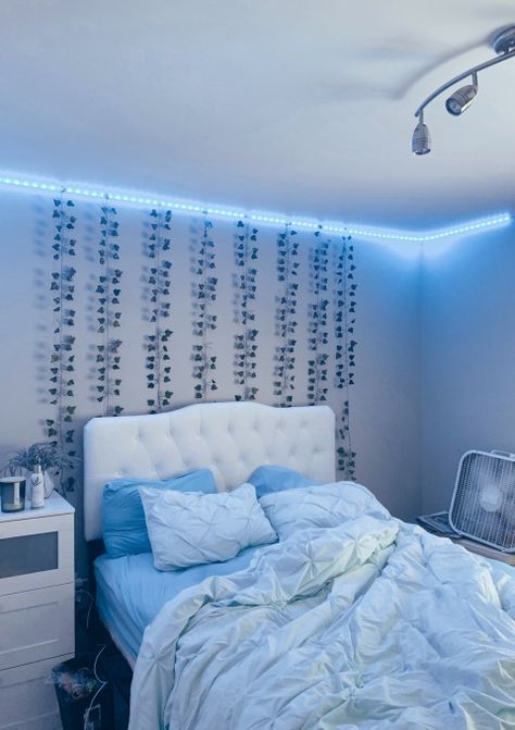 Light Blue Room Color Scheme, Light Blue Painted Bedroom, Blue Aesthetic Room Ideas Bedrooms, Light Blue Bedroom Ideas For Teens, Cute Blue Room Ideas, Blue Themed Room Aesthetic, Sky Blue Bedroom Ideas, Light Blue Room Ideas Bedroom, Aesthetic Bedroom Blue