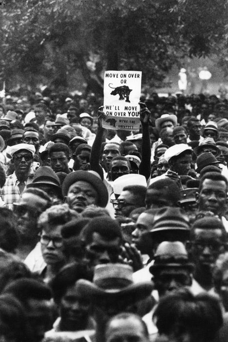 Flip Schulke Photography » A man holds up a sign for the Black panther party Black Panthers Movement, Jamel Shabazz, The Black Panther Party, Black Power Art, Black Empowerment, The Black Panther, Black Panther Party, Black Photography, Afrocentric Art