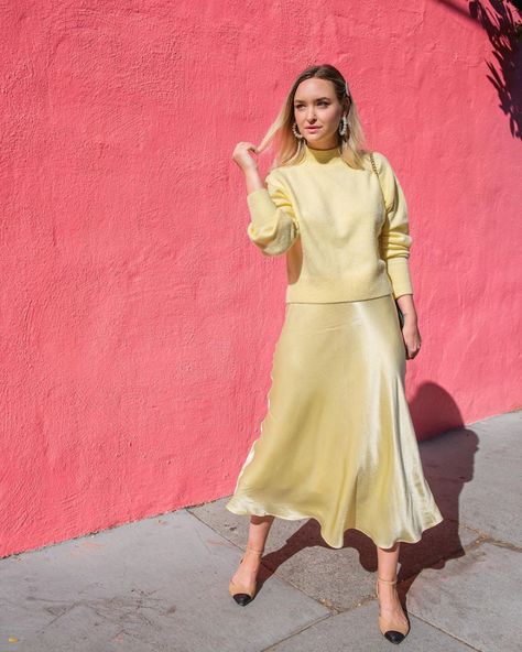 Liz ~ LateAfternoon (@lateafternoon) • Fotos y vídeos de Instagram Pale Yellow Skirt Outfit, Monochrome Yellow Outfit, Yellow Satin Skirt Outfit, Yellow Monochromatic Outfit, Yellow Satin Skirt, Dramatic Ethereal, Teaching Fits, Monochrome Party, Yellow Skirt Outfits