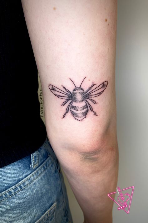 #beetattoo #bee #bees #tattoo #handpoked #handpokedtattoo #tattoos #tattooideas #tattoosforwomen #birmingham Cute Bee Tattoo, Bee Tattoo Ideas, Queen Bee Tattoo, Small Bee Tattoo, Honey Bee Tattoo, Bumble Bee Tattoo, One Tattoo, Intricate Tattoo, Wrist Tattoos For Women