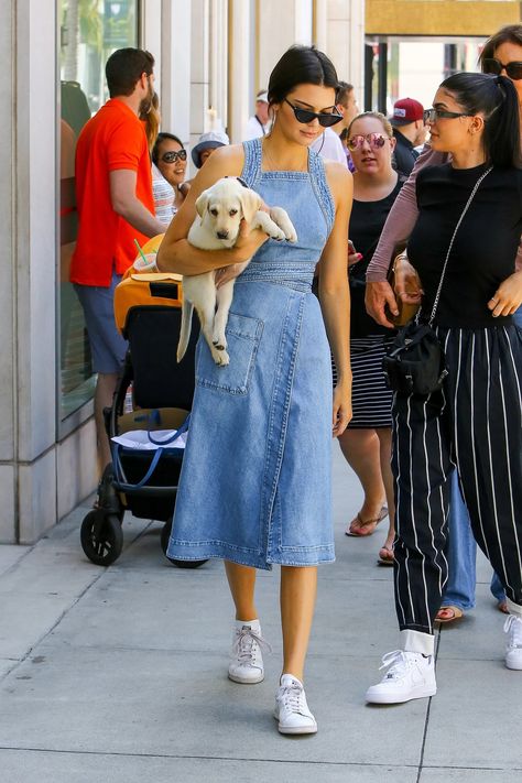 Kendall Jenner’s Surprisingly Modest New Summer Style | Vogue Kendall Jenner Street Style Summer, Denim Dress Outfit, Look Kylie Jenner, Denim Dress Summer, Estilo Kardashian, Kendall Jenner Street Style, Kim K Style, Womens Denim Dress, Kardashian Kollection