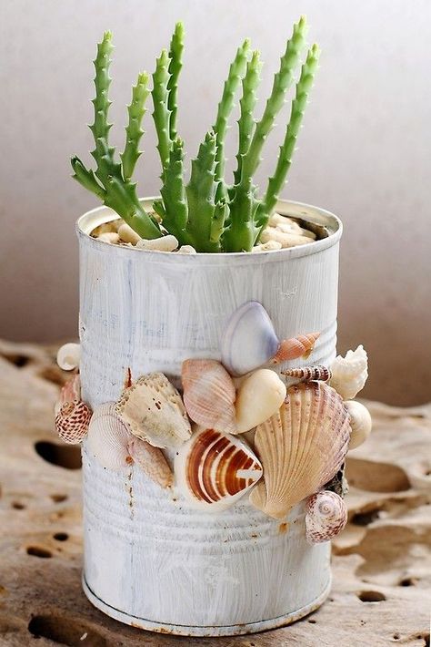 Shell craft Carillons Diy, Recycled Garden Art, Tin Can Art, Tin Can Crafts, Shell Crafts Diy, Creation Deco, Beach Crafts, Seashell Crafts, Can Crafts