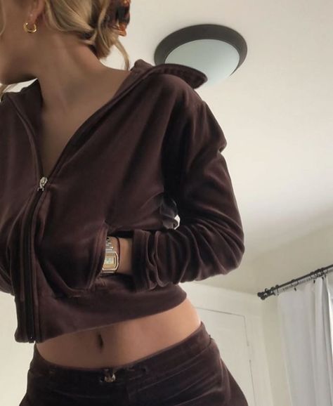 Brown Tracksuit, Brown Juicy Couture, Juicy Tracksuit, Fashion 80s, Outfits Streetwear, Cute Lazy Outfits, Cute Clothes, 2000s Fashion, 80s Fashion