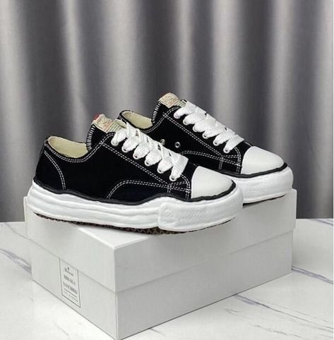 Designer Shoes Canvas Shoes Luxury MMY Women Shoes Lace Sneakers New MMY Mason Mihara Yasuhiro Shoelace Frame. Maison Mihara Yasuhiro, Maison Mihara, Trendy Glasses, High End Watches, Shoes Canvas, Hats Accessories, Lace Sneakers, Shoes Luxury, Brand Bags