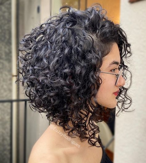 Gorgeous Collarbone Wavy Curly Inverted Bob Pelo Bob Ondulado, Bob Panjang, Curly Inverted Bob, Long Bobs, Natural Curly Hair Cuts, Inverted Bob Hairstyles, Bob Haircut Curly, Short Curly Haircuts, Naturally Curly Bob