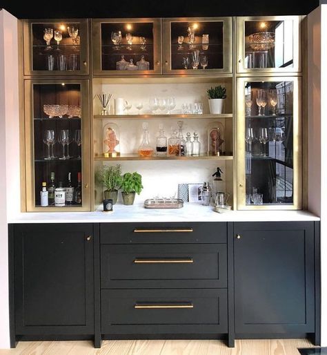 Looking to elevate your kitchen? Check out this inspiring coffee bar setup that will transform your space into a stylish oasis. Create your own cozy corner with this coffee bar in kitchen idea, perfect for coffee lovers and interior design enthusiasts alike. Add a touch of luxury to your morning routine with this chic and functional setup. British Kitchen, Kitchen Bar Design, Home Bar Rooms, Modern Home Bar, Home Bar Design, Built In Bar, Pantry Ideas, Stil Industrial, Home Bar Designs