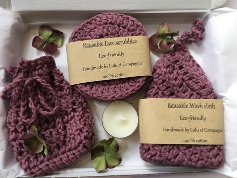 Gift Box Ideas For Mothers Day, Crochet Washcloth Gift Set, Crochet Self Care Kit, Crochet Gift Box Ideas, Crochet Hampers Idea, Crochet Skincare, Crochet Scrubbies, Crochet Christmas Gifts, Pampering Gifts