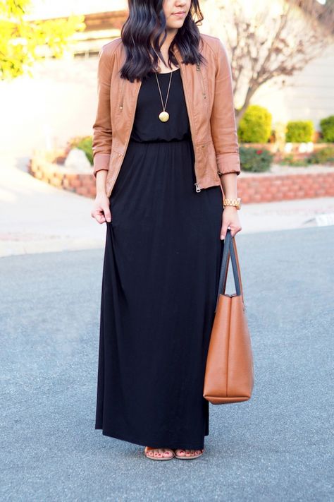 wearing maxi dress in cooler weather: black maxi dress & a brown leather jacket Black Maxi Dress Outfit, Xl Mode, Moda Curvy, Maxi Dress Winter, Maxi Outfits, Grunge Dress, Maxi Dress Outfit, Maxi Skirt Outfits, Wear To Work Dress