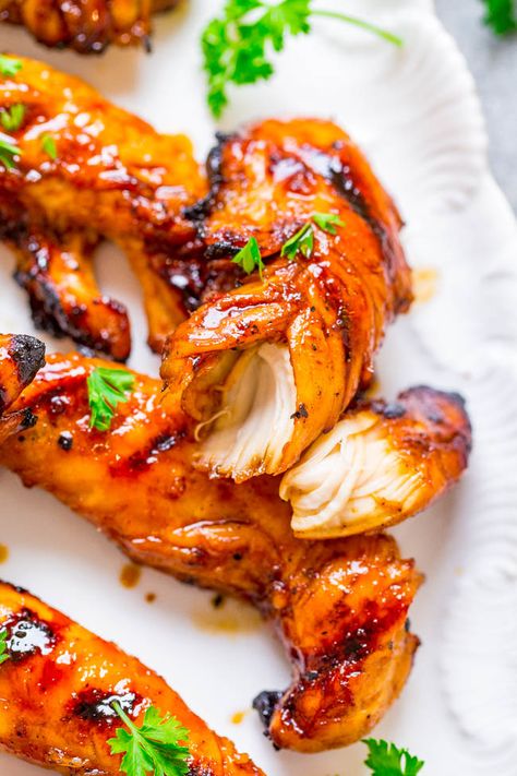 Honey Barbecue Grilled Chicken - Tender, juicy, full of FLAVOR, and a great recipe to jazz up barbecue chicken!! EASY, healthy, ready in 10 minutes, zero cleanup, perfect for backyard barbecues or easy weeknight dinners!! Sommer Mad, Grilled Chicken Tenders, Honey Bbq Chicken, Honey Barbecue, Grilled Bbq Chicken, Cooked Chicken Recipes, Chicken Tender, Bbq Chicken Recipes, Chicken Easy