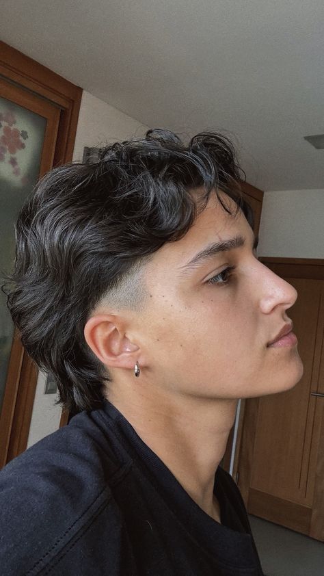 Low Taper Mullet Middle Part, Mexican Hair Styles Men, Side Taper Haircut, Mullet Side Part, Hairstyles Masc, Long Hair Fade, Temple Fade, Side Haircut, Haircut Designs For Men