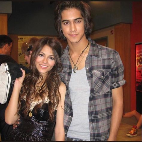 Besties 4 Life 👫🤪💎 @jogia @victoriajustice #avanjogia #victoriajustice #beckoliver #torivega #victorious #victoriousforever | Instagram Avan Jogia Victorious, Tori And Beck, Victorious Tori, Victorious Nickelodeon, Beck Oliver, Victorious Cast, Tori Vega, Avan Jogia, Nickelodeon Shows