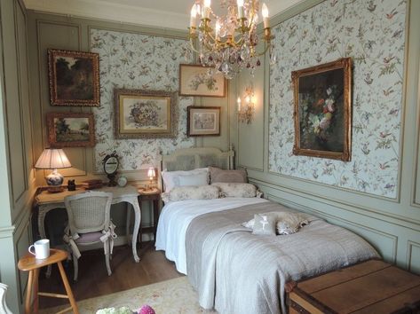 Coquette House, Room Decor Styles, Casa Vintage, Designer Top, Dream House Rooms, Dreamy Room, Dream Room Inspiration, Dream House Interior, Cozy Room