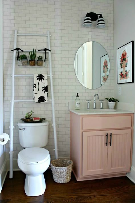 Easy Ways To Make Your Rental Bathroom Look Stylish 10                                                                                                                                                                                 More Makeover Kamar Mandi, Cute Bathroom Ideas, Bilik Idaman, Bilik Mandi, Bad Inspiration, Decor Baie, Gorgeous Bathroom, Small Apartment Decorating, Apartment Bathroom