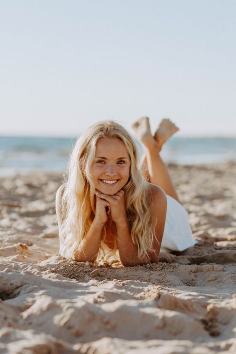 Beach Photoshoot Teenagers, Laguna Beach Senior Pictures, Beach Senior Pictures In Water, Senior Portraits Beach, Senior Girl Beach Session, Senior Portraits Girl, Senior Photoshoot Poses, Country Senior Pictures, Senior Photography Poses