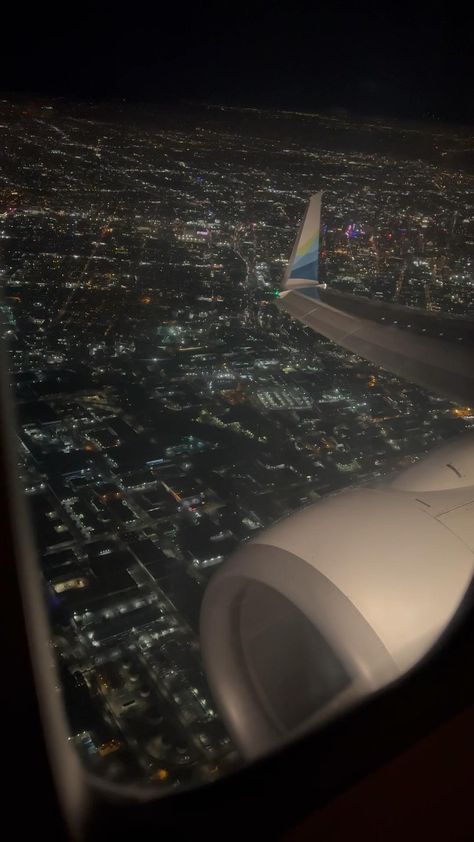 Creative Instagram Names, Los Angeles Night, Hospital Room Snapchat Stories, Night Rides Snapchat, Airplane Window View, Fall Photo Shoot Outfits, Photo Voyage, Airport Pictures, Airport Aesthetic