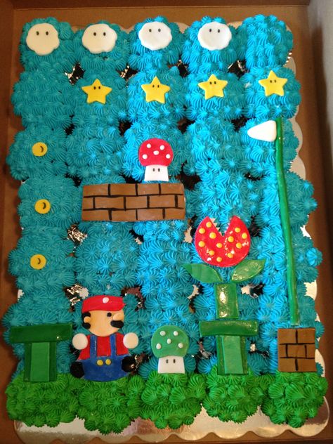 Super Mario cupcake cake! Super Mario Cupcake Cake, Mario Cupcake Ideas, Mario Cupcake Cake, Cake Diy Easy, Super Mario Bros Cake, Mario Cupcakes, Super Mario Cupcakes, Mario Birthday Cake, Mario Bros Cake