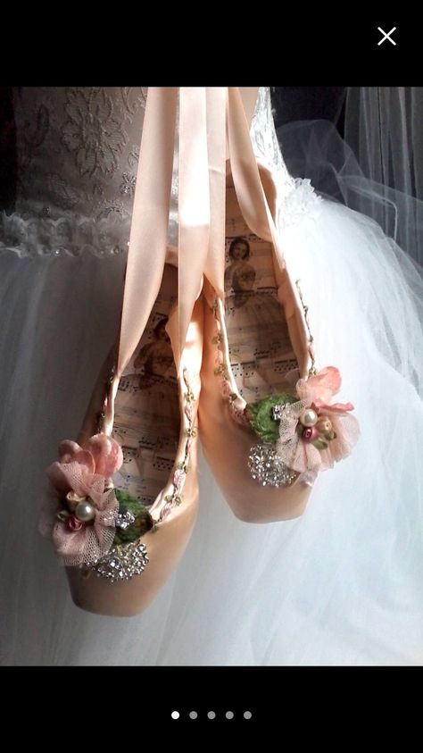 Music Manuscript, Ballet Pointe, Ballet Pointe Shoes, Vintage Ballerina, Pointe Shoe, Ballet Beauty, Ballet Shoe, The Lover, Tulle Flowers