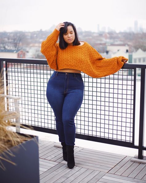 How To Widen Hips, Denise Mercedes, Fashion Nova Curve, Good Poses, Curvy Girl Fashion, Garden Home, Garden Toys, Jeans Style, Leg Jeans