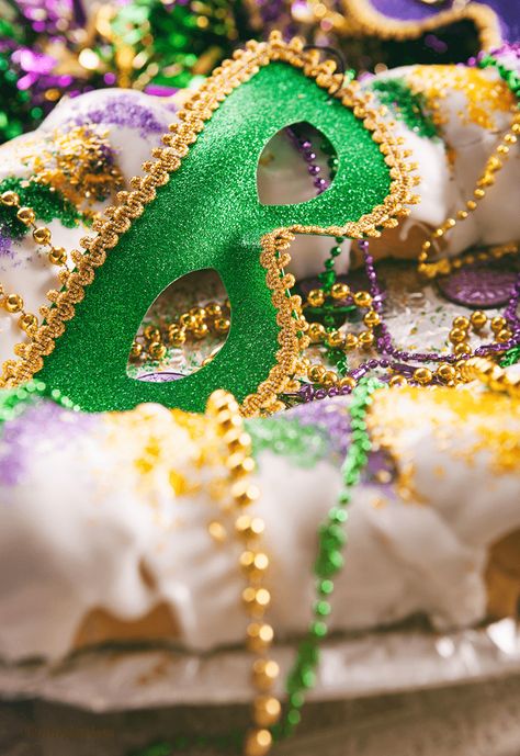 The King Cake tradition is thought to have been brought to New Orleans from France in 1870. ...authentic king cake King Cake Tradition, King Cake Bites, Kings Cake Cupcakes, King Cake Recipe Easy, New Orleans King Cake, Baking Hobby, King Cake Recipe, King Cake Baby, Mardi Gras King Cake