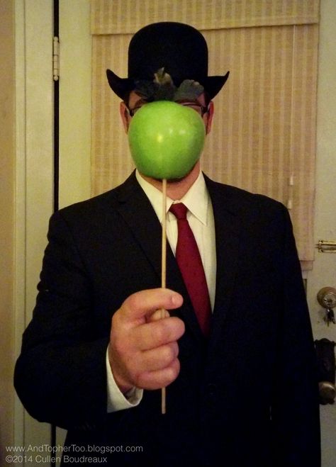 Surrealist Party Outfit, Famous Art Costume, Art Themed Costumes, Magritte Costume, Male Halloween Costumes Aesthetic, Surrealism Costume, Surreal Costume, Painting Costume, Apple Costume