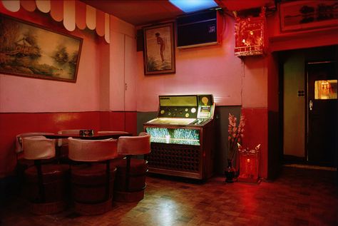 Greg Girard's nocturnal photographs of Hong Kong's Night Life in the 1970s and '80s | Creative Boom Greg Girard, Hong Kong Nightlife, Hong Kong Night, Bar Interior, Neon Lighting, Film Photography, Night Life, Street Photography, The Wall