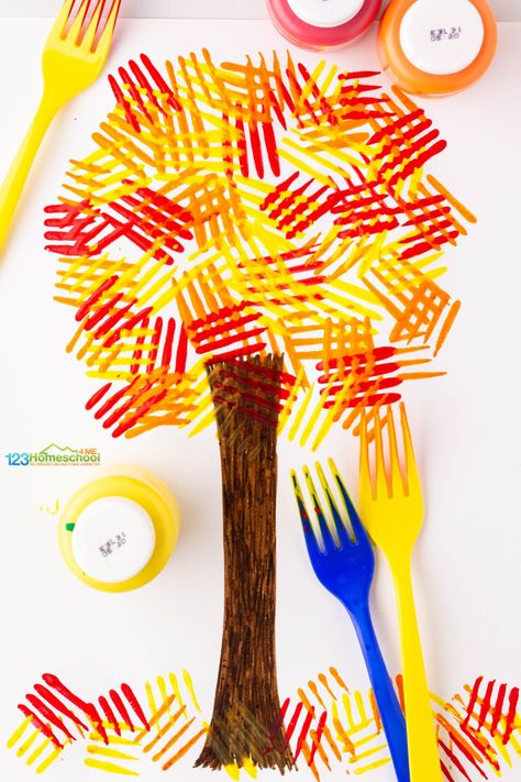 Simple Fork Painted Fall Tree Craft for Preschool Fall Wreaths Preschool Craft, Cute Fall Preschool Crafts, November Toddler Arts And Crafts, Halloween Fork Paint, Fall Harvest Crafts For Preschoolers, Fall Fine Motor Activity For Toddlers, Leaves Art For Preschool, Gross Motor Activities For Preschoolers Fall Theme, Fall Artwork For Preschool