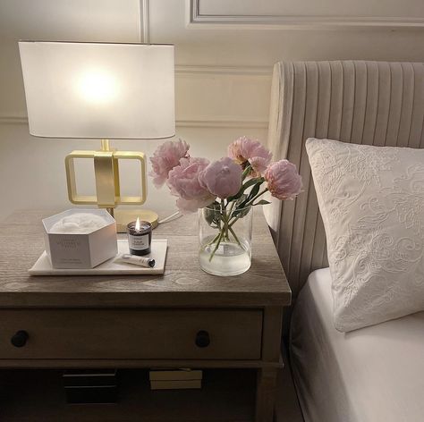 Doubleyou Aesthetic Bedside Table Decor, Night Stand Aesthetic, Bedside Table Aesthetic, Bedside Table Styling, Wealthy Woman, Chic Nightstand, Bedside Table Decor, Nightstand Decor, Living Interior