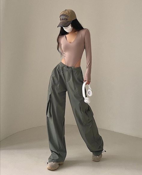 Parachute Pants Outfit, Parachute Pant, Body Suit Outfits, Future Outfit, Swag Outfits, Drawstring Pants, Body Suit, Long Sleeve Bodysuit, Pants Outfit