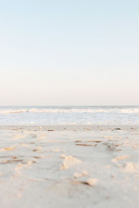 Venice Beach, Florida  The beach is calling you! Footprints In The Sand, Venice Florida, Shooting Photo, Vacation Resorts, Beach Aesthetic, Beach Vibe, White Aesthetic, Beach Photos, The Sand