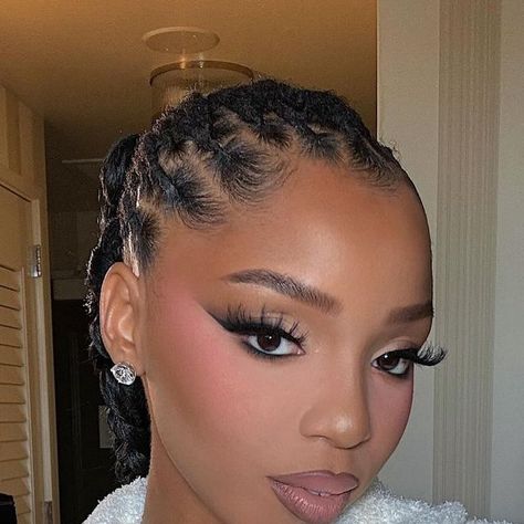 KEVIN LUONG on Instagram: "Glam on @chloebailey for GLAAD Awards 🤍 Hair: @hair__poet  Stylist: @timothyluke_  #makeup #makeupartist" Vanessa Gyimah Makeup, Braids Makeup Look, Kevin Luong Makeup, Makeup Looks For Party, Braids And Makeup, Baddie Makeup Look, Makeup Shayla, Client Makeup, Birthday Makeup Looks