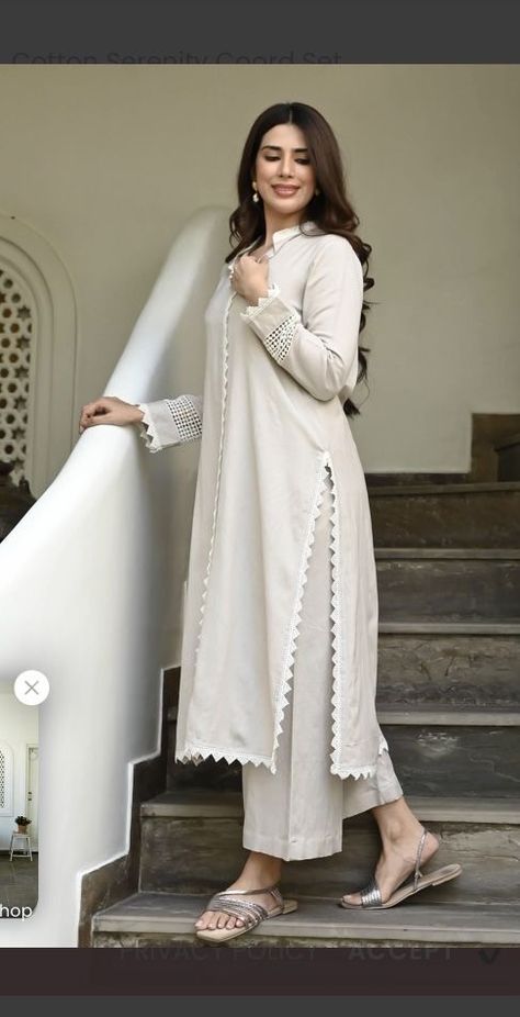 Simple White Suit Pakistani, Pakistani Dress Stitching Ideas, White Shalwar Kameez, White Kameez, Simple Dress Casual, Simple Kurta Designs, Casual Indian Fashion, Desi Fashion Casual, Pakistani Fancy Dresses