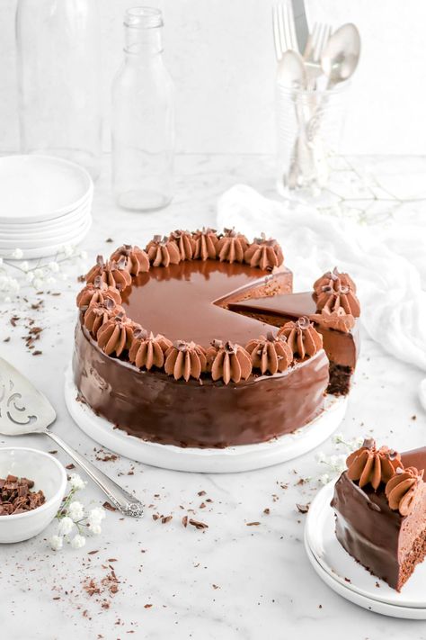 Chocolate Mirror Glaze Cake, Dark Chocolate Mousse Cake, Mousse Cake Decoration, Strawberry Chocolate Chip Cookies, Chocolate Mirror Glaze, Chocolate Cream Puff, Bakers Table, Dark Chocolate Fudge, Dark Chocolate Mousse