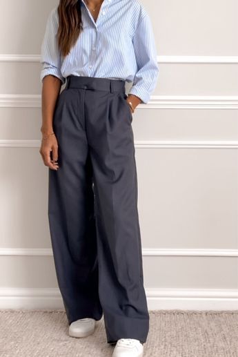 Neeta Starling, Oxford Shirt Outfit, Wide Leg Trousers Outfit, Wide Leg Jeans Outfit, Outfit Links, Oxford Shirts, Jeans Outfit Casual, Mode Chic, Stil Inspiration